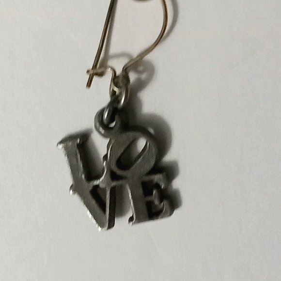 Vintage "LOVE" Pewter Kidney Wire Dangling Drop Earrings. - Picture 3 of 3